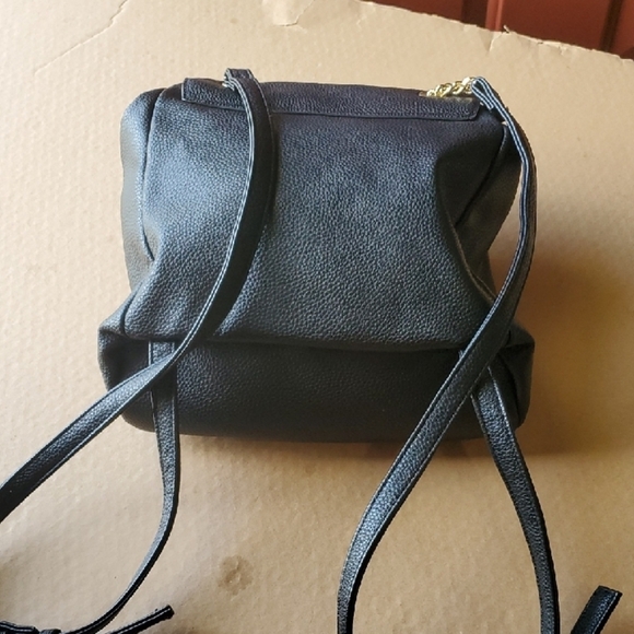 Nanette Lepore Black Leather Texture Convertabile Bag Or Backpack with Gold Logo - Picture 6 of 10